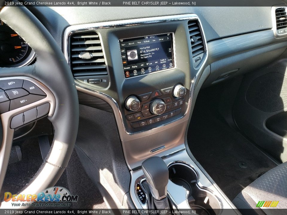 2019 Jeep Grand Cherokee Laredo 4x4 Bright White / Black Photo #10