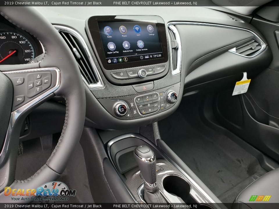 Dashboard of 2019 Chevrolet Malibu LT Photo #10