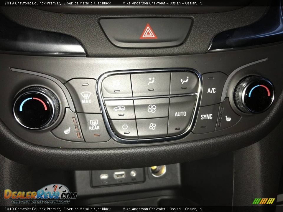 Controls of 2019 Chevrolet Equinox Premier Photo #17