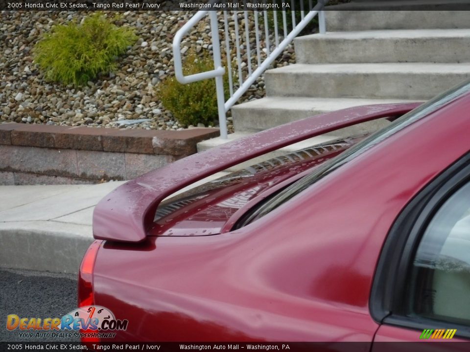 2005 Honda Civic EX Sedan Tango Red Pearl / Ivory Photo #4