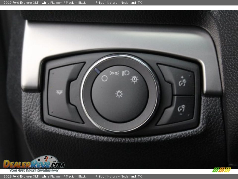 Controls of 2019 Ford Explorer XLT Photo #22