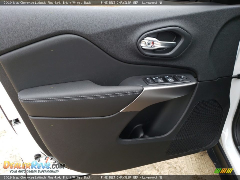 2019 Jeep Cherokee Latitude Plus 4x4 Bright White / Black Photo #7