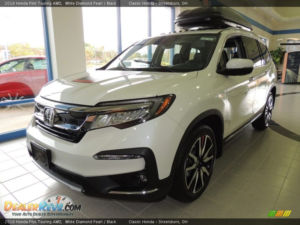 2019 Honda Pilot Touring AWD White Diamond Pearl / Black Photo #1