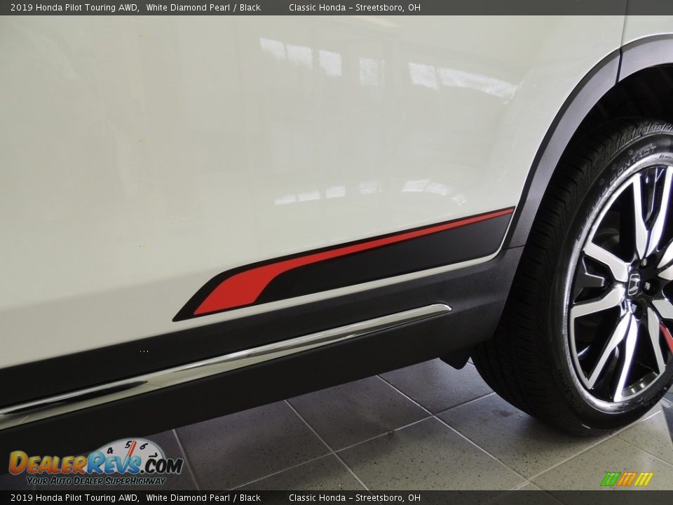 2019 Honda Pilot Touring AWD White Diamond Pearl / Black Photo #17