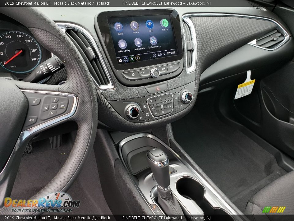 Dashboard of 2019 Chevrolet Malibu LT Photo #10