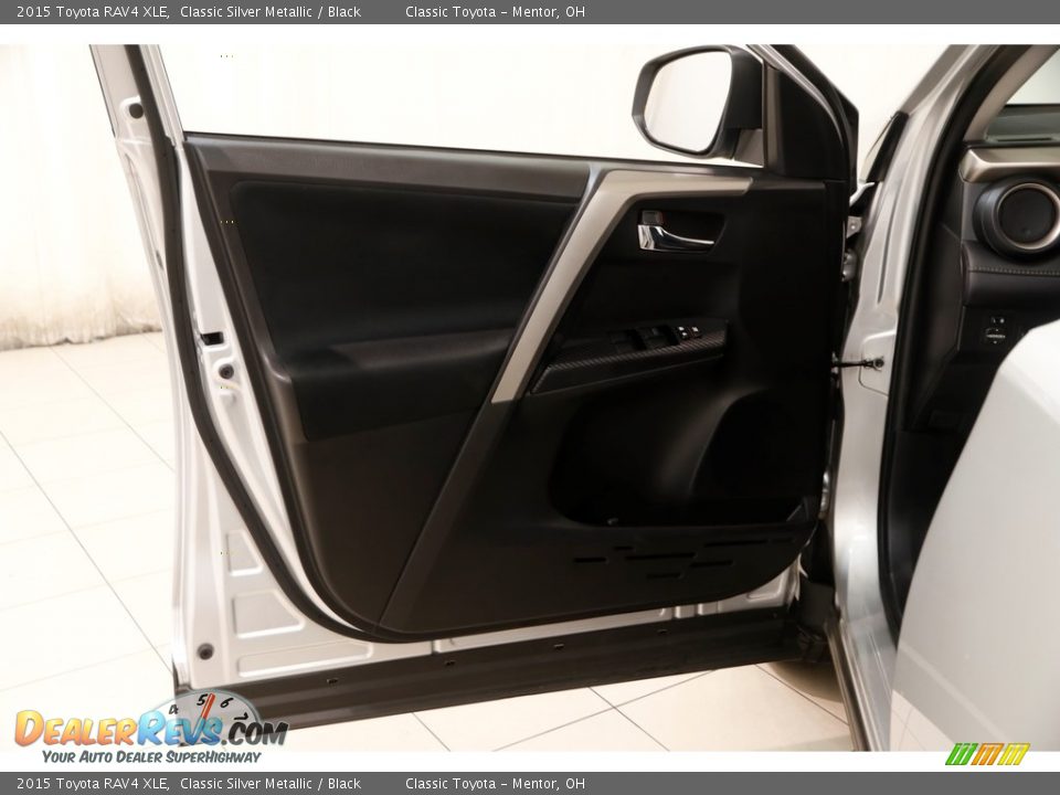 2015 Toyota RAV4 XLE Classic Silver Metallic / Black Photo #4