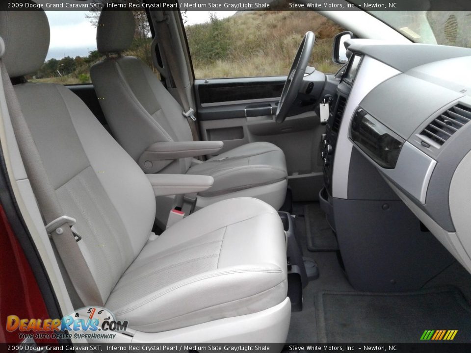 2009 Dodge Grand Caravan SXT Inferno Red Crystal Pearl / Medium Slate Gray/Light Shale Photo #19