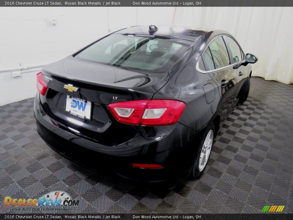 2016 Chevrolet Cruze LT Sedan Mosaic Black Metallic / Jet Black Photo #16