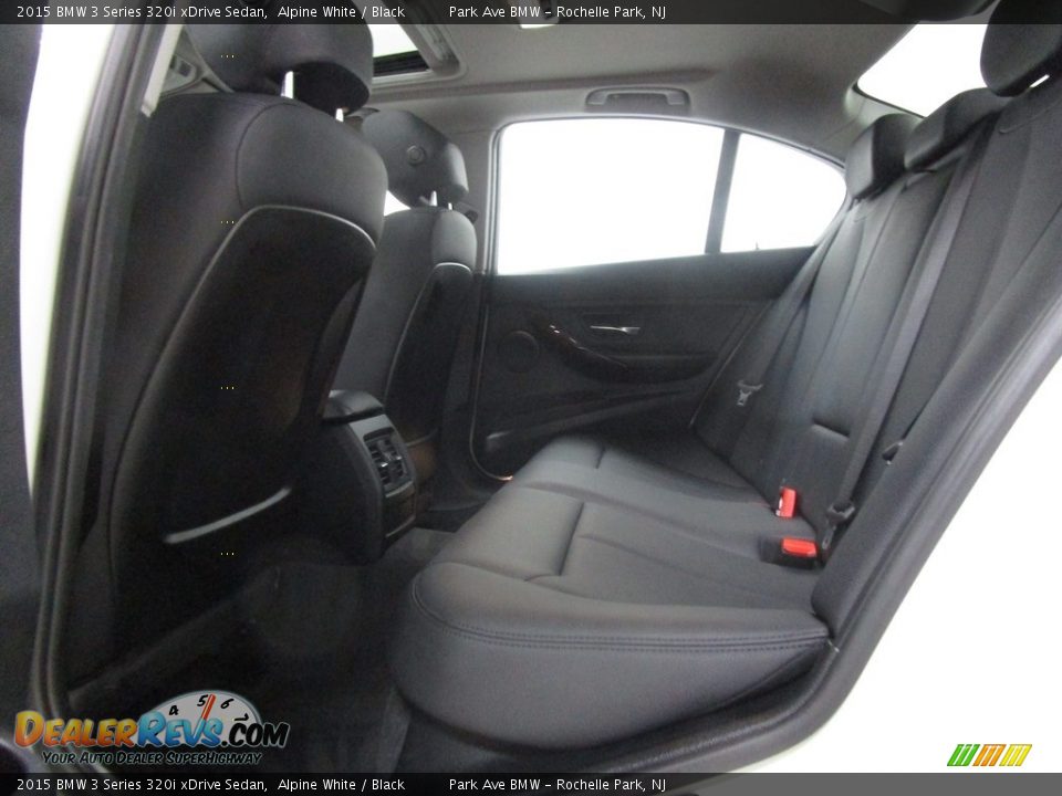 2015 BMW 3 Series 320i xDrive Sedan Alpine White / Black Photo #12