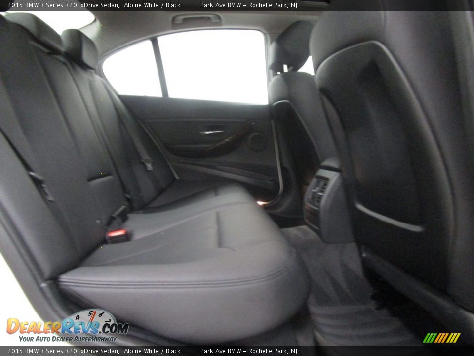 2015 BMW 3 Series 320i xDrive Sedan Alpine White / Black Photo #18