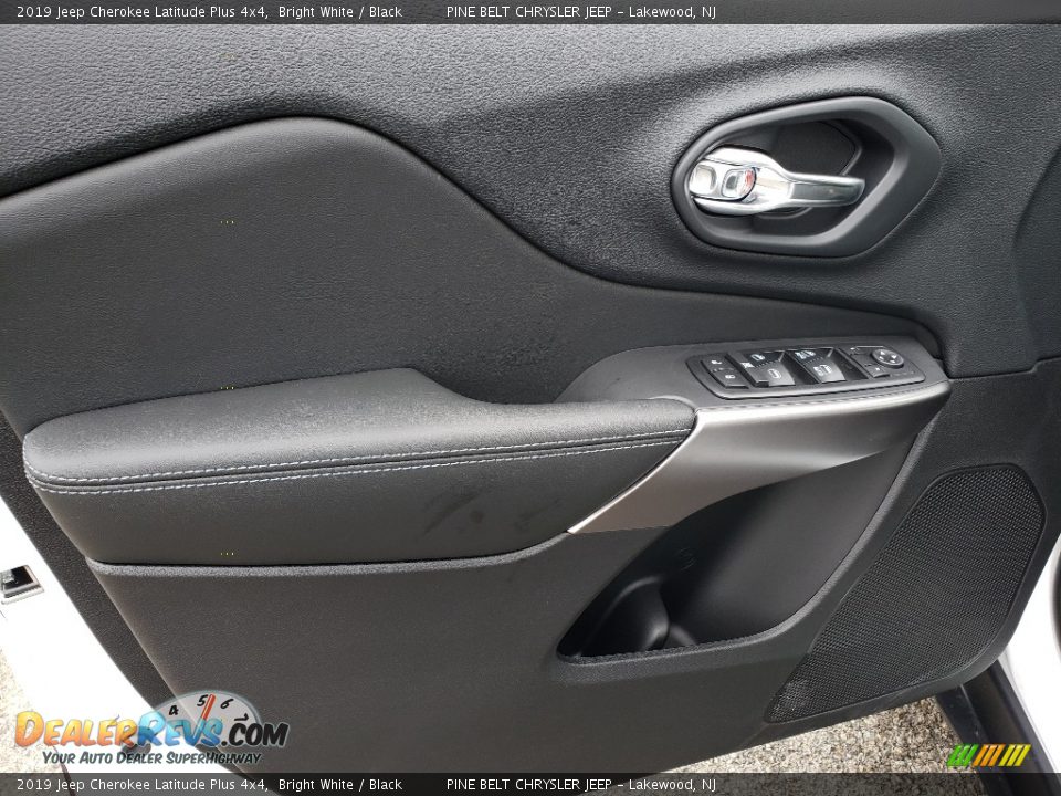 2019 Jeep Cherokee Latitude Plus 4x4 Bright White / Black Photo #8