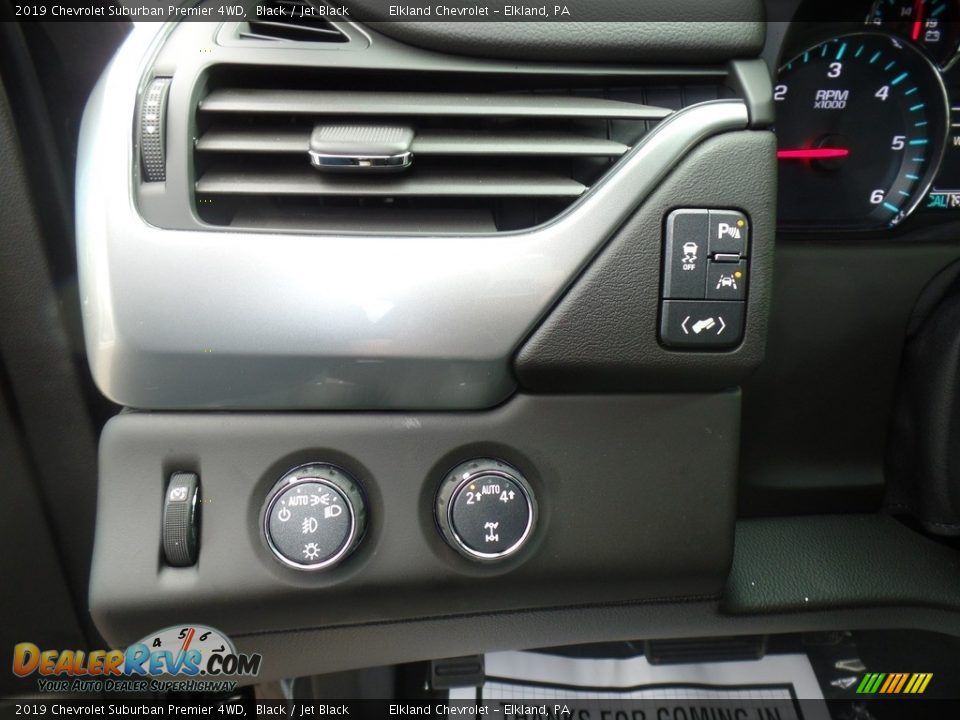 Controls of 2019 Chevrolet Suburban Premier 4WD Photo #29