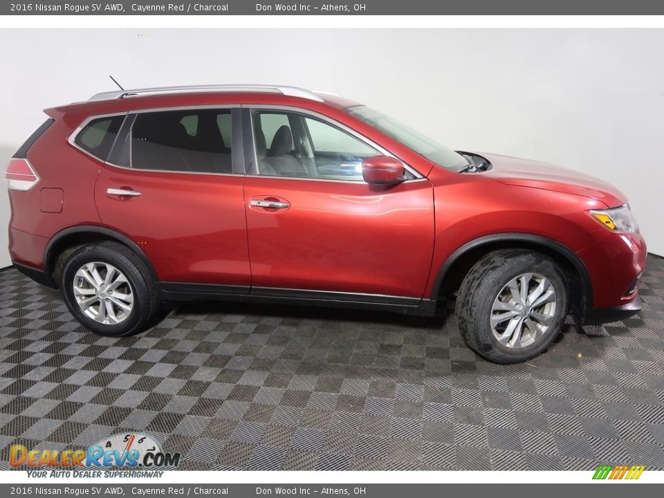 2016 Nissan Rogue SV AWD Cayenne Red / Charcoal Photo #4
