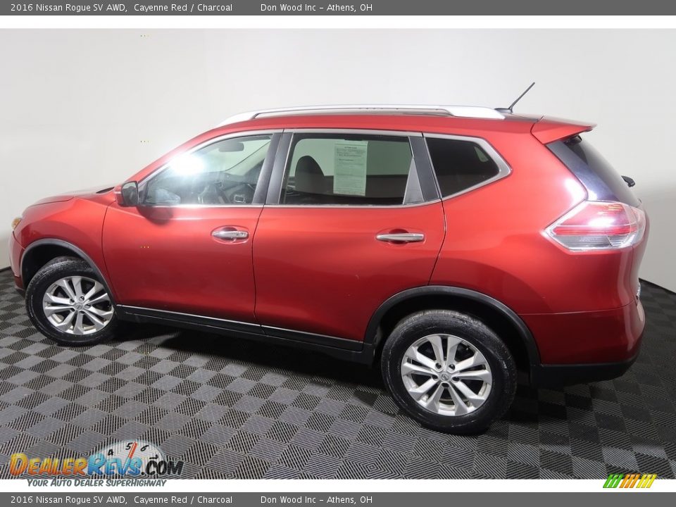 2016 Nissan Rogue SV AWD Cayenne Red / Charcoal Photo #9