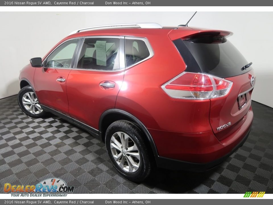 2016 Nissan Rogue SV AWD Cayenne Red / Charcoal Photo #10