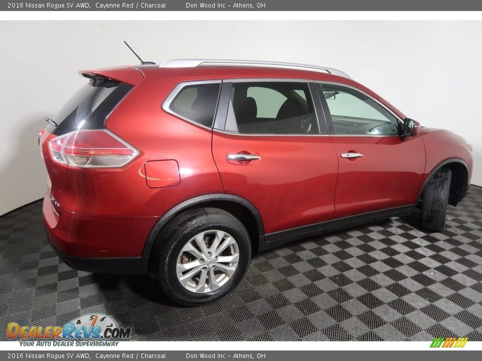 2016 Nissan Rogue SV AWD Cayenne Red / Charcoal Photo #13