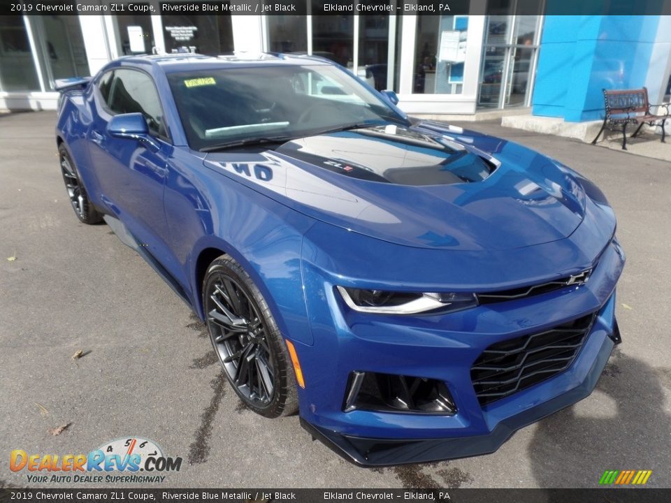 Front 3/4 View of 2019 Chevrolet Camaro ZL1 Coupe Photo #2