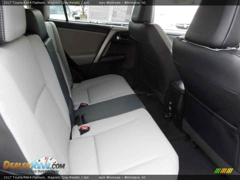 2017 Toyota RAV4 Platinum Magnetic Gray Metallic / Ash Photo #14