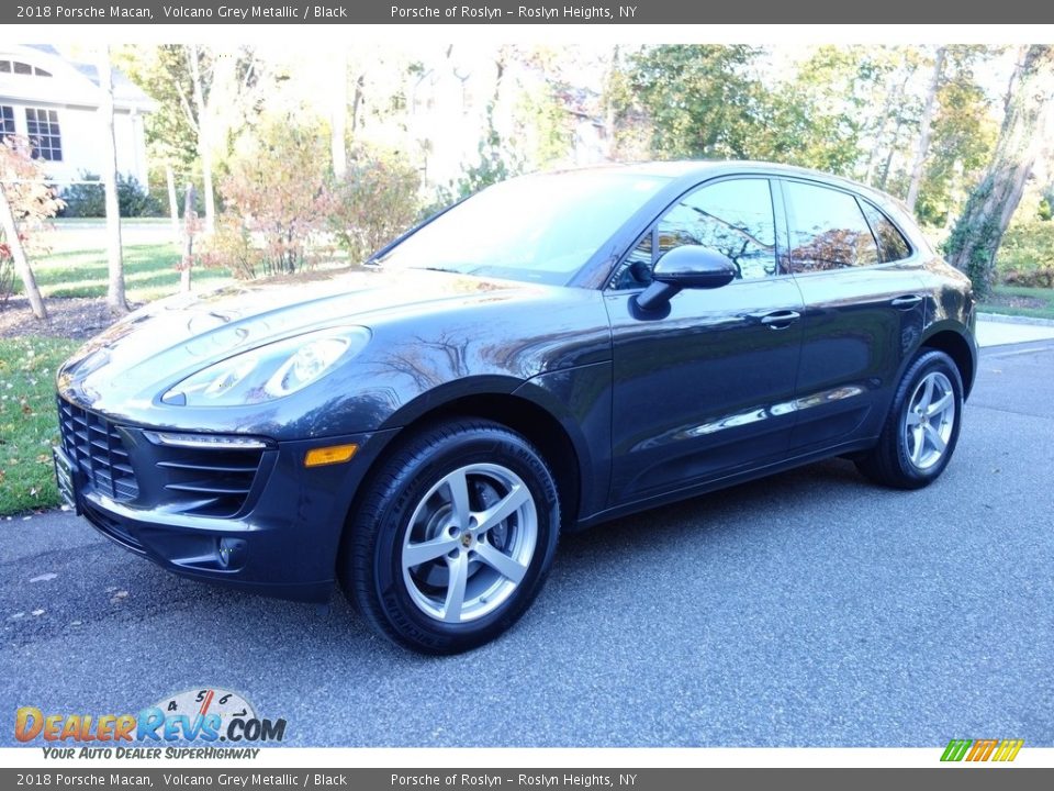 2018 Porsche Macan Volcano Grey Metallic / Black Photo #1