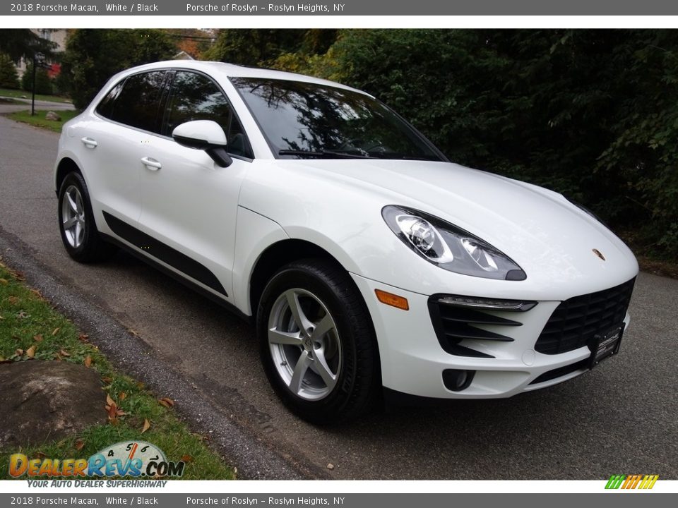 2018 Porsche Macan White / Black Photo #8