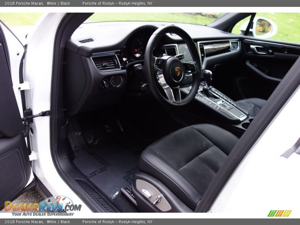 2018 Porsche Macan White / Black Photo #10