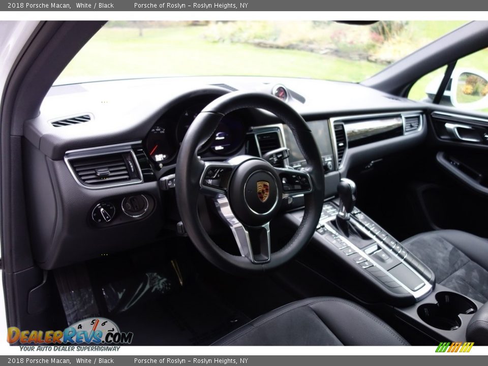 2018 Porsche Macan White / Black Photo #11