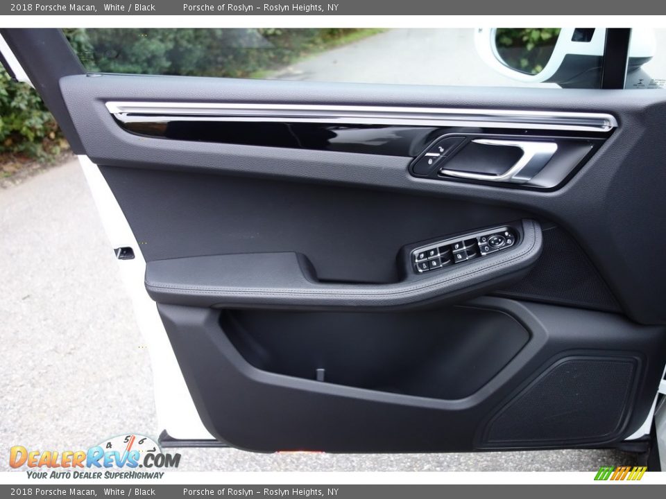 2018 Porsche Macan White / Black Photo #12