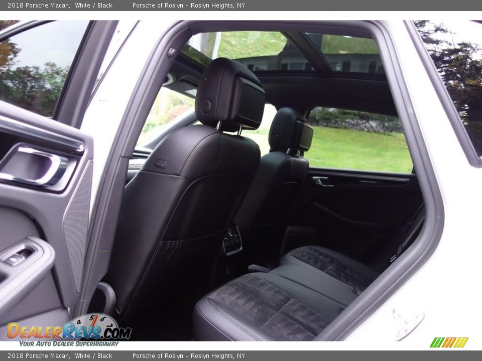 2018 Porsche Macan White / Black Photo #13