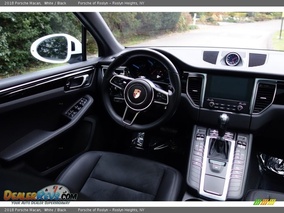 2018 Porsche Macan White / Black Photo #15