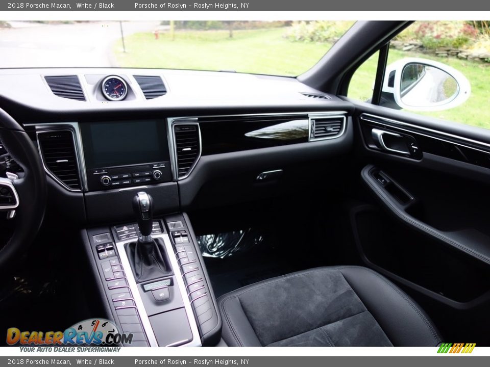 2018 Porsche Macan White / Black Photo #16