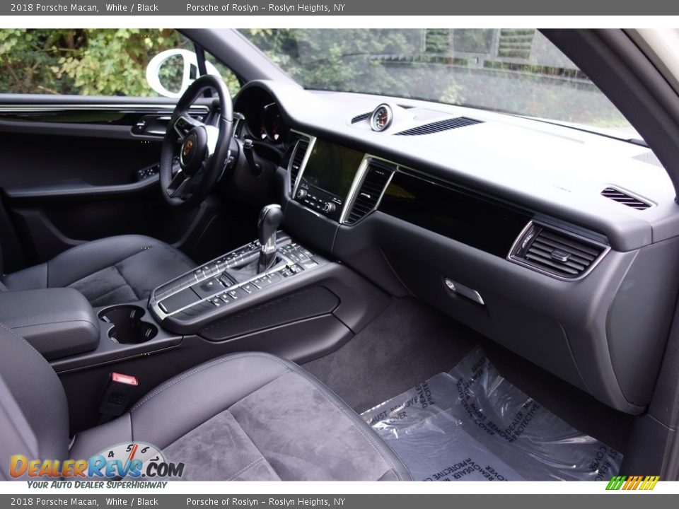 2018 Porsche Macan White / Black Photo #18