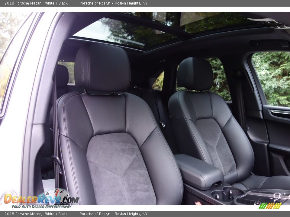 2018 Porsche Macan White / Black Photo #21