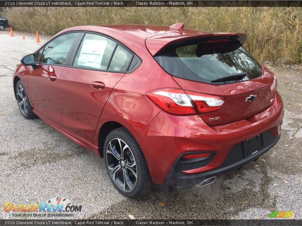 2019 Chevrolet Cruze LT Hatchback Cajun Red Tintcoat / Black Photo #4