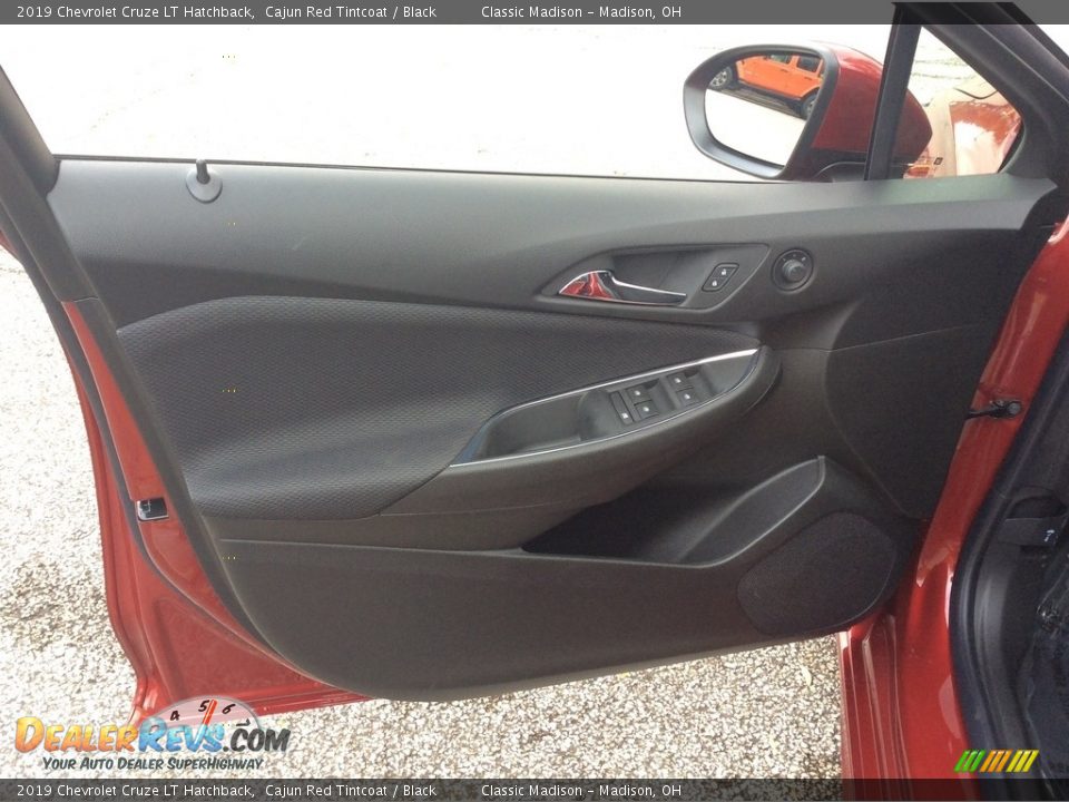 2019 Chevrolet Cruze LT Hatchback Cajun Red Tintcoat / Black Photo #8