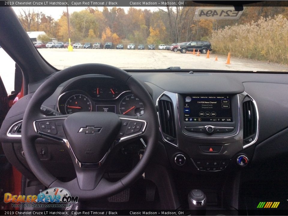 Controls of 2019 Chevrolet Cruze LT Hatchback Photo #12