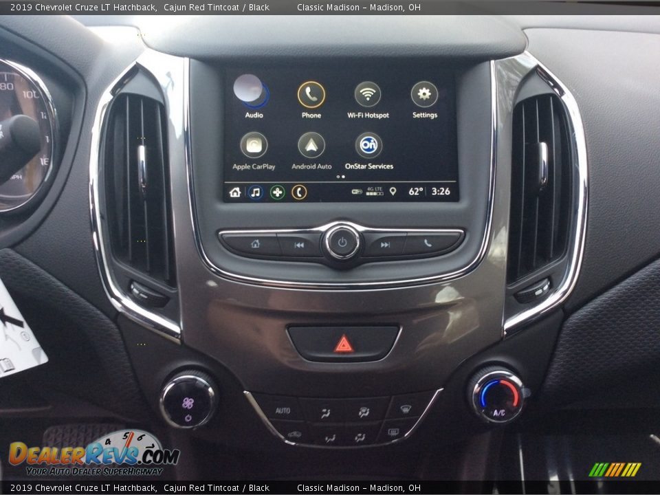Controls of 2019 Chevrolet Cruze LT Hatchback Photo #14
