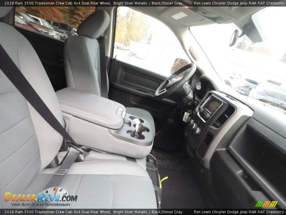 2018 Ram 3500 Tradesman Crew Cab 4x4 Dual Rear Wheel Bright Silver Metallic / Black/Diesel Gray Photo #10