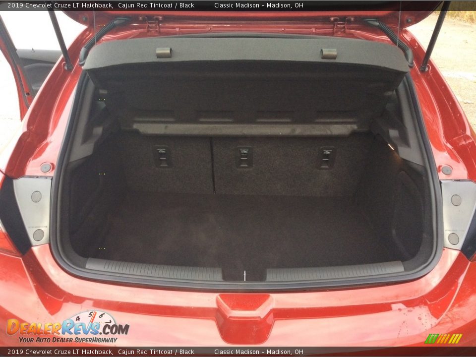 2019 Chevrolet Cruze LT Hatchback Trunk Photo #22