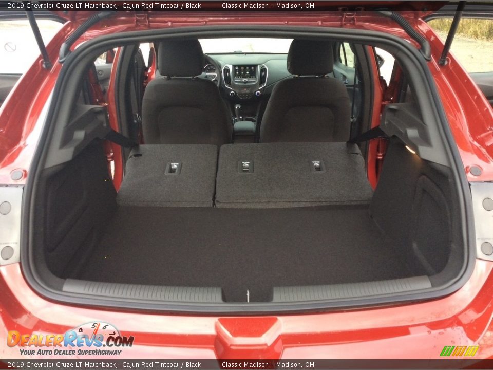 2019 Chevrolet Cruze LT Hatchback Trunk Photo #23