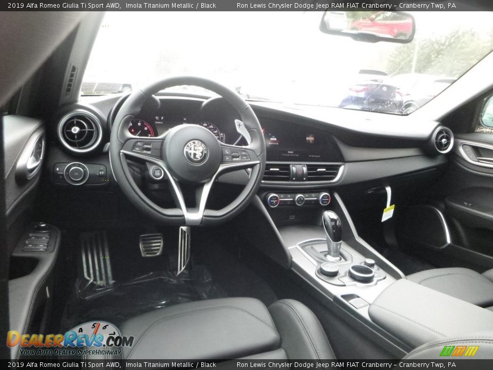 Dashboard of 2019 Alfa Romeo Giulia Ti Sport AWD Photo #18