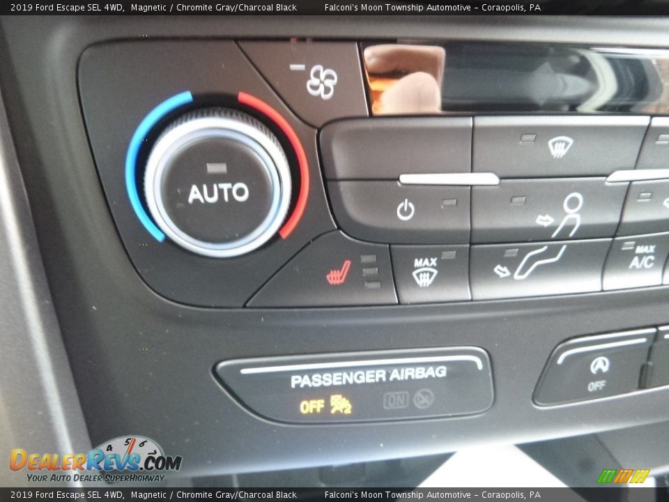 Controls of 2019 Ford Escape SEL 4WD Photo #15