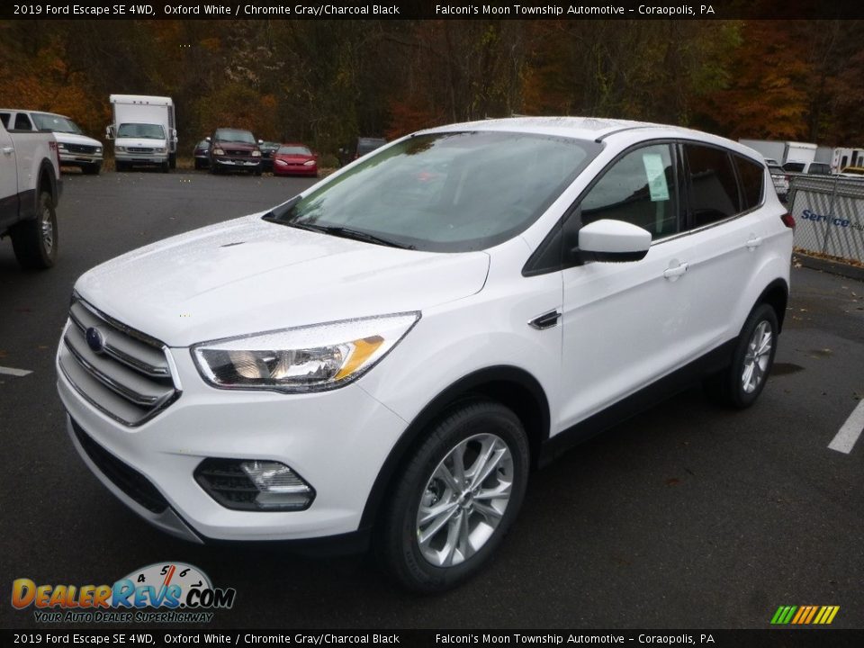 Front 3/4 View of 2019 Ford Escape SE 4WD Photo #5