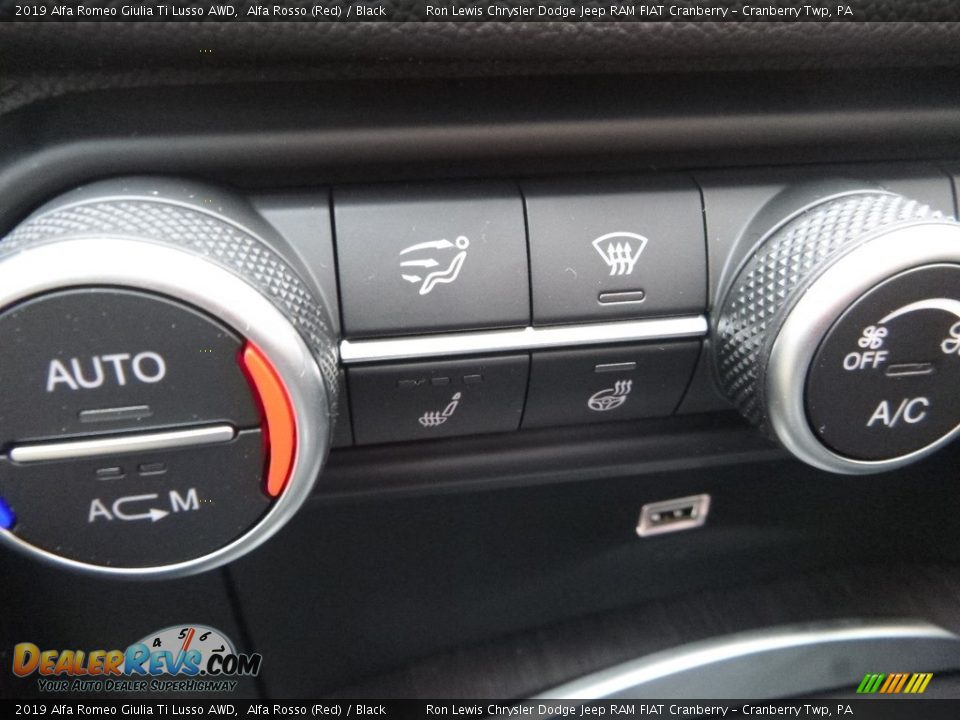 2019 Alfa Romeo Giulia Ti Lusso AWD Alfa Rosso (Red) / Black Photo #23