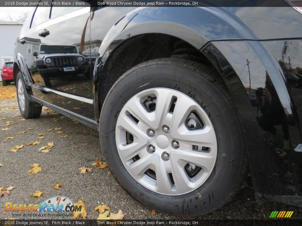 2018 Dodge Journey SE Pitch Black / Black Photo #3