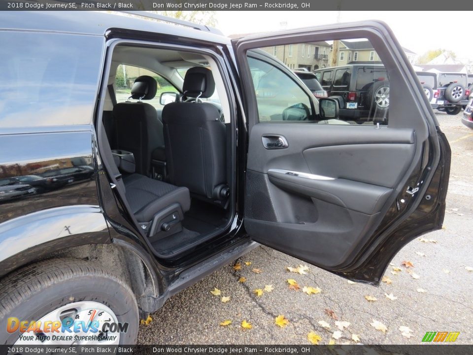 2018 Dodge Journey SE Pitch Black / Black Photo #23