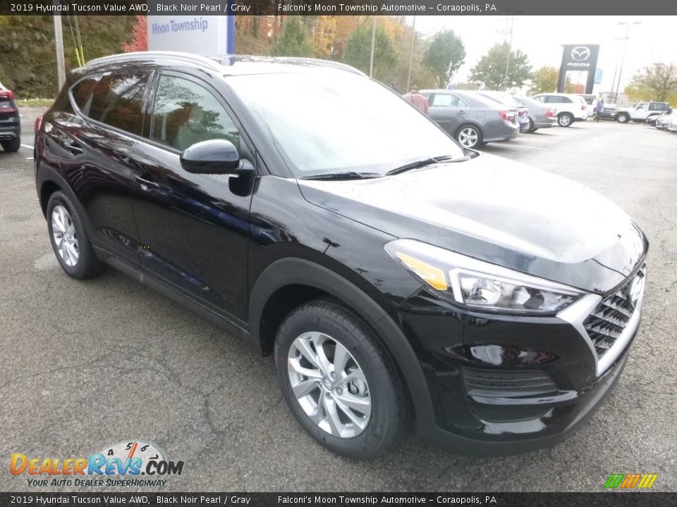 Front 3/4 View of 2019 Hyundai Tucson Value AWD Photo #3