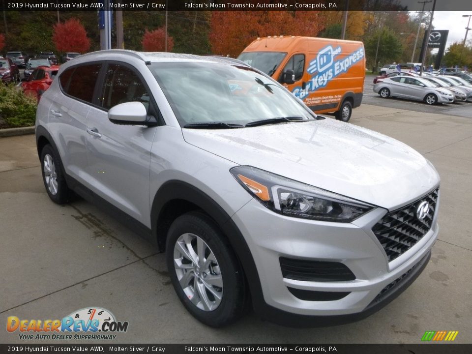 Front 3/4 View of 2019 Hyundai Tucson Value AWD Photo #3