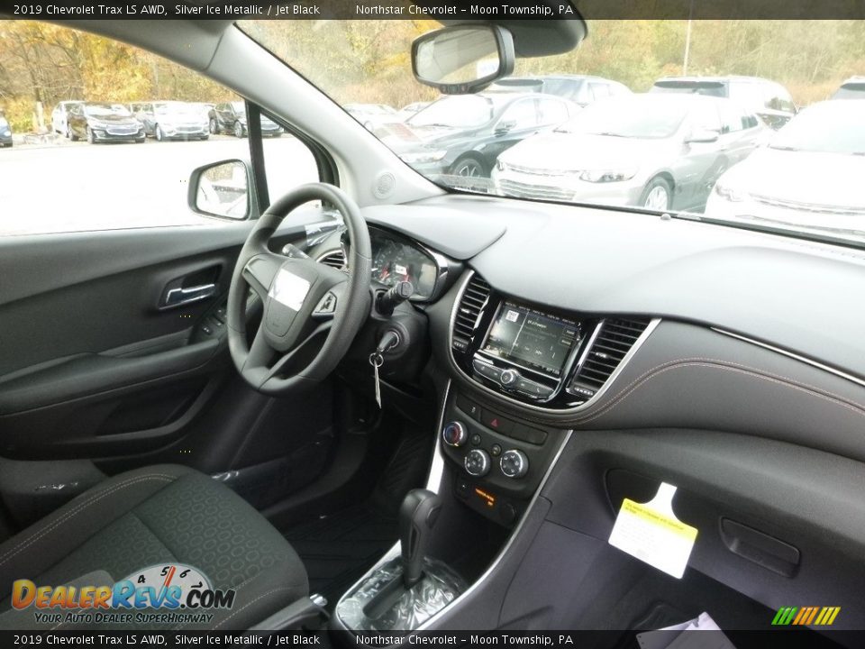 2019 Chevrolet Trax LS AWD Silver Ice Metallic / Jet Black Photo #11