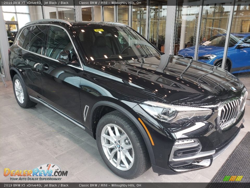 Front 3/4 View of 2019 BMW X5 xDrive40i Photo #1