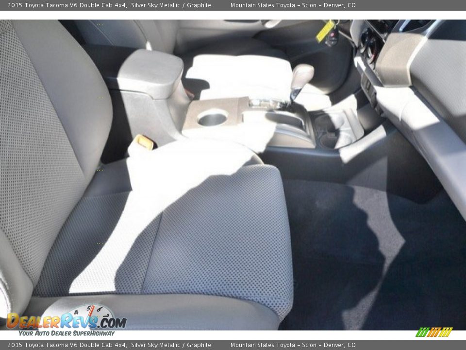 2015 Toyota Tacoma V6 Double Cab 4x4 Silver Sky Metallic / Graphite Photo #17